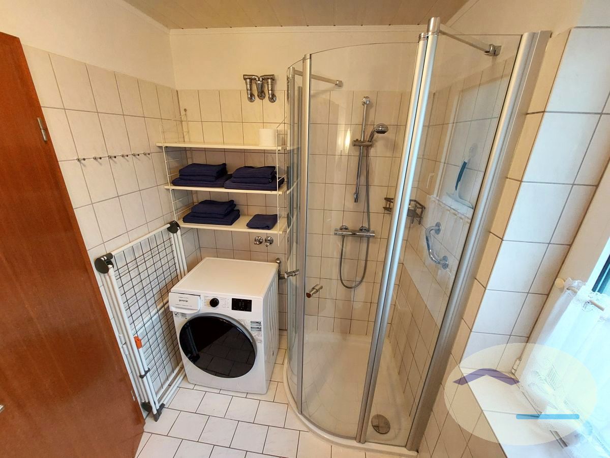 Dat Hus - Bad - Waschmaschine und Dusche (beides neu)